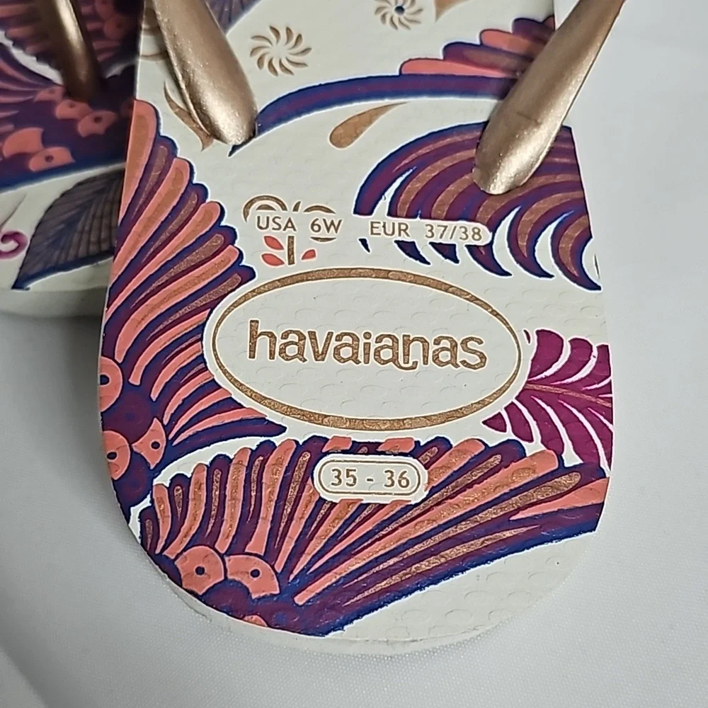 NWOT Havaianas Flip Flops - Picture 3 of 4